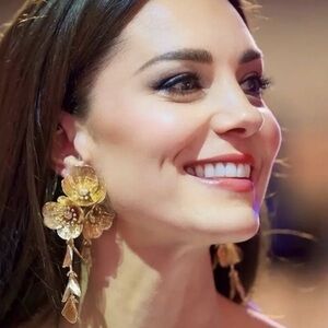 Gold Floral Earrings Prince Kate Middleton